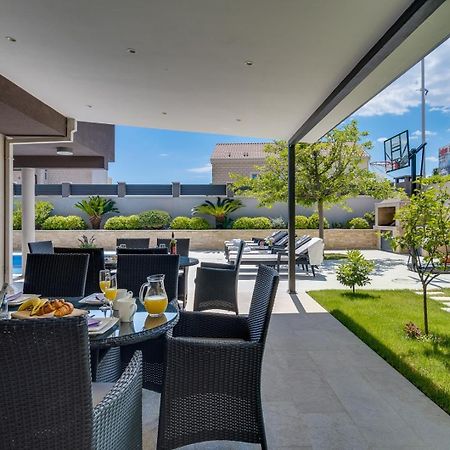 Luxury Villa Lucas With Heated Pool, Whirlpool, Sauna, 14 Pax 珀德垂那 外观 照片