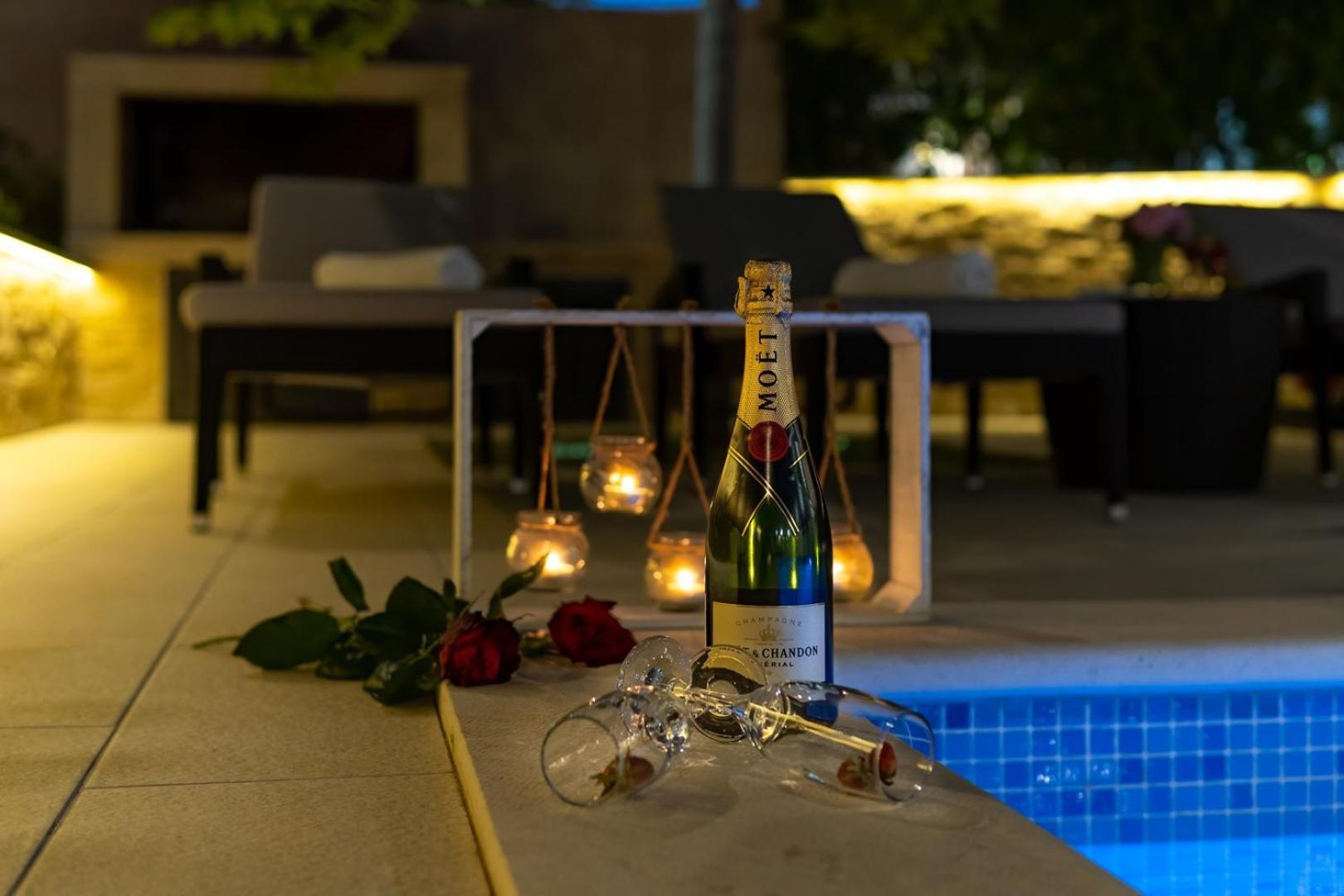 Luxury Villa Lucas With Heated Pool, Whirlpool, Sauna, 14 Pax 珀德垂那 外观 照片