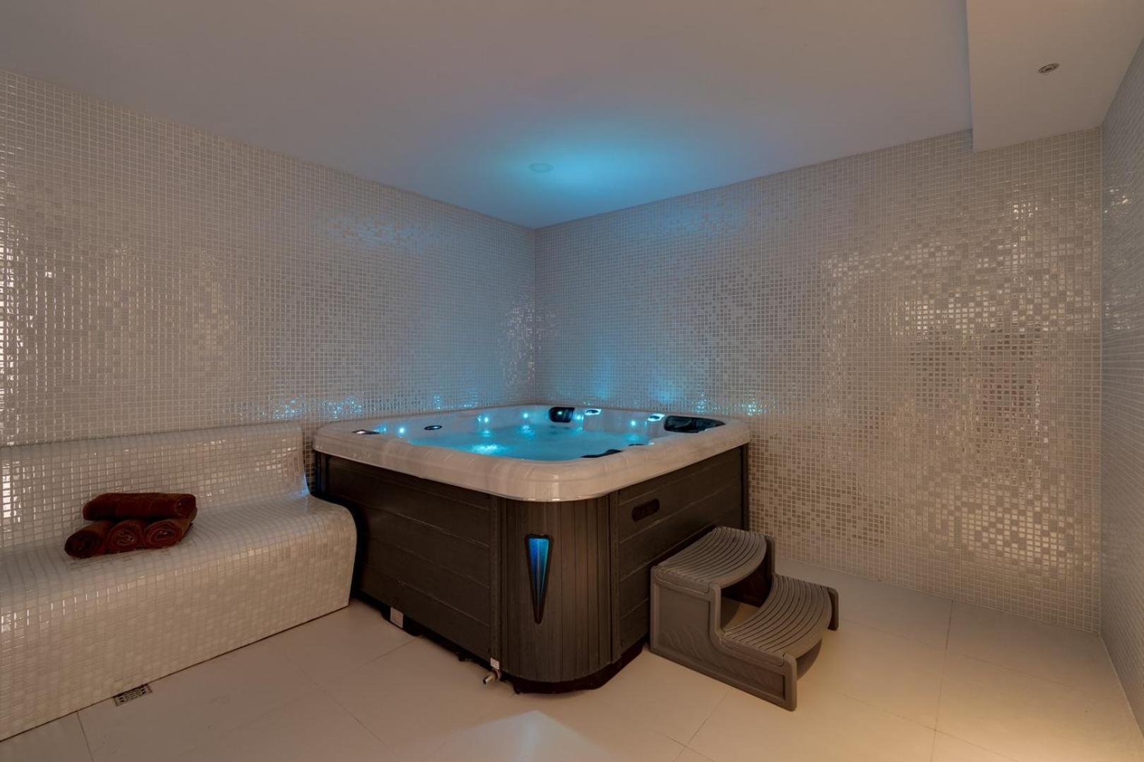 Luxury Villa Lucas With Heated Pool, Whirlpool, Sauna, 14 Pax 珀德垂那 外观 照片