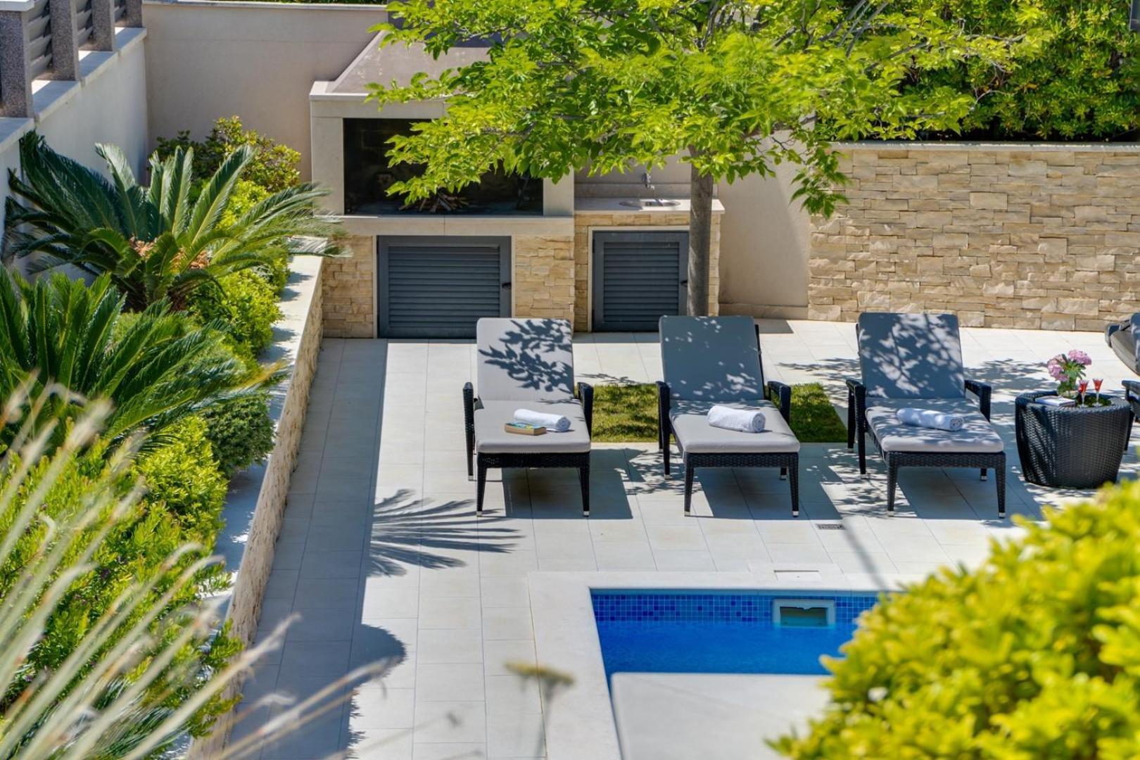 Luxury Villa Lucas With Heated Pool, Whirlpool, Sauna, 14 Pax 珀德垂那 外观 照片